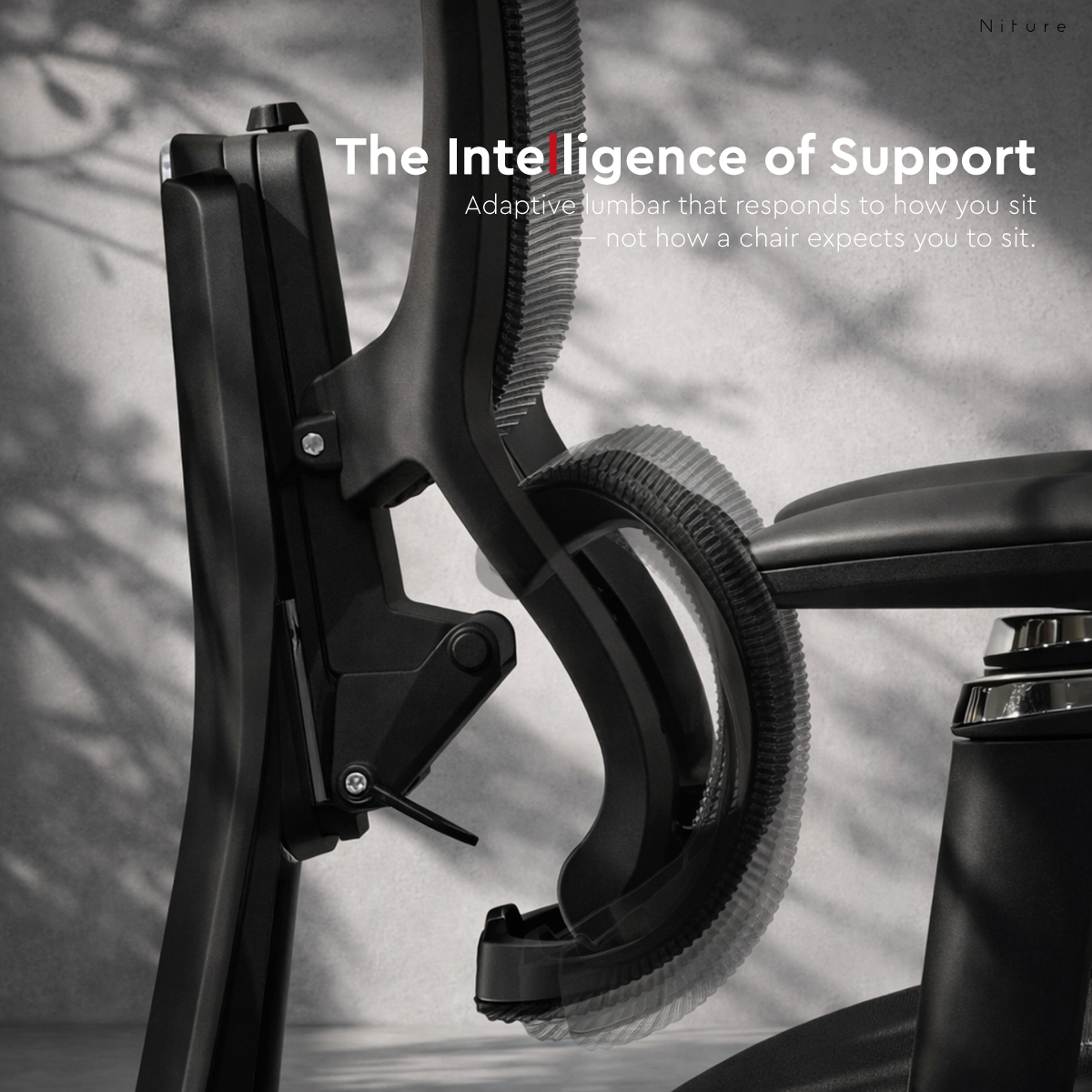Close-up sokongan pinggang adaptif yang responsif pada kerusi ergonomik SINC