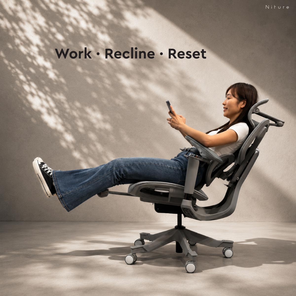 SINC 2 ergonomic chair with optional retractable footrest for reclined sitting